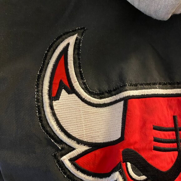 VINTAGE STARTER HOODIE JACKET CHICAGO BULLS NBA PREOWNED SIZE MEDIUM - Picture 10 of 16